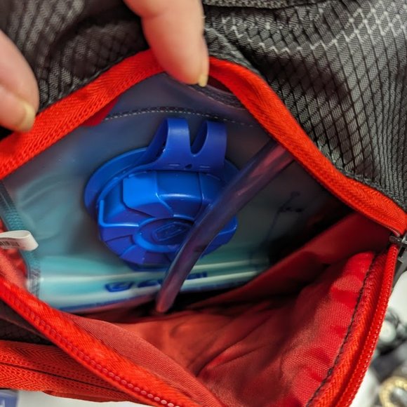 Zefal Z Hydro Race Hydration Bag in Black/Red (1.5L) Light up strip - Picture 5 of 7